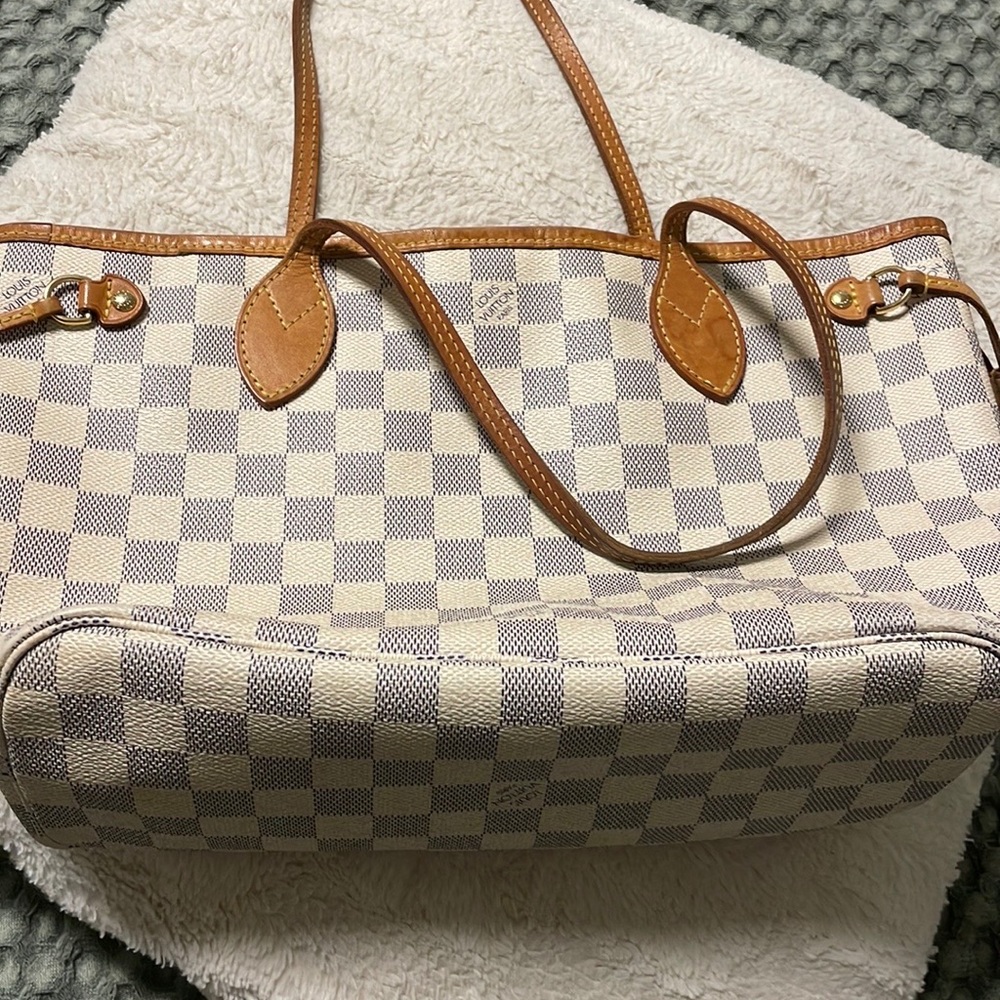 Louis Vuitton purse